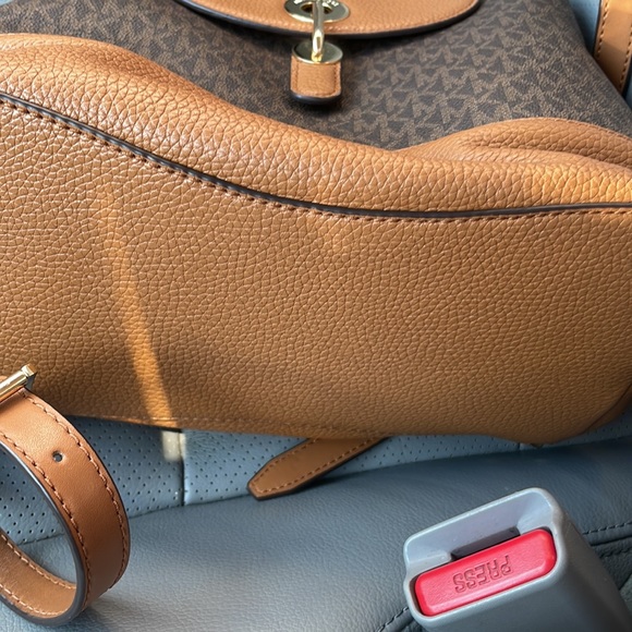 Backpack - Picture 2 of 3